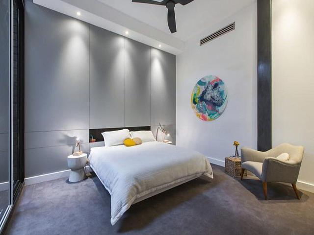 Integrating minimalism into the bedroom design can reduce stress in life