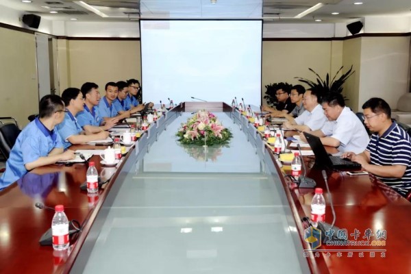 Faust Yan Jian Platinum Chairman and Jiang Weidong, Chairman of Wuzheng Group, held friendly talks