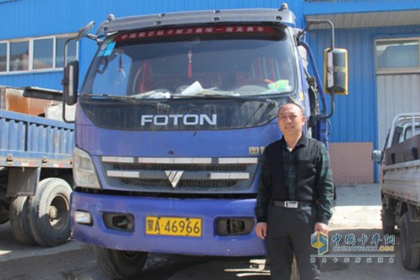 Zhang Yu and his first Cummins version of the Austrian light truck