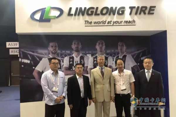 Chinese Ambassador to Panama Wei made a visit to Linglong booth