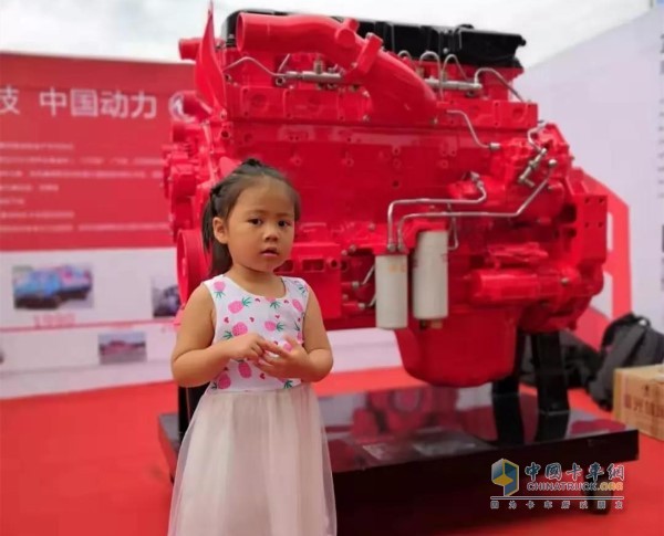 Small audience and Dongfeng Cummins ISZ13 engine