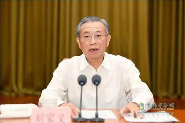 Secretary Liu Jiayi attended the commendation meeting and delivered a speech