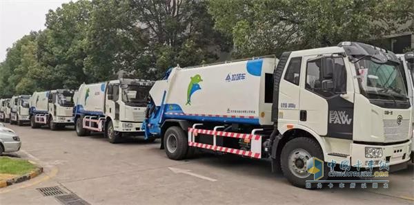 Batch-modified vehicles are neatly arranged, waiting for departure