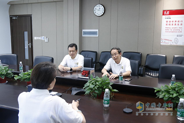 Dongfeng Cummins leader accepted an interview with China Truck Network reporter