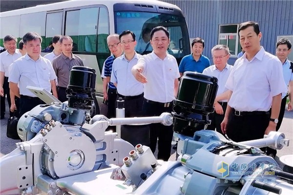 Leaders visit Dongfeng Dana products