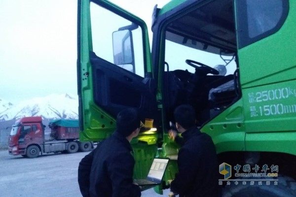 Gan Qingning service personnel on-site guidance to customers