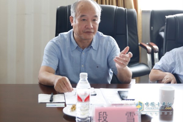 Academician Duan Xue led a team to do project exchange