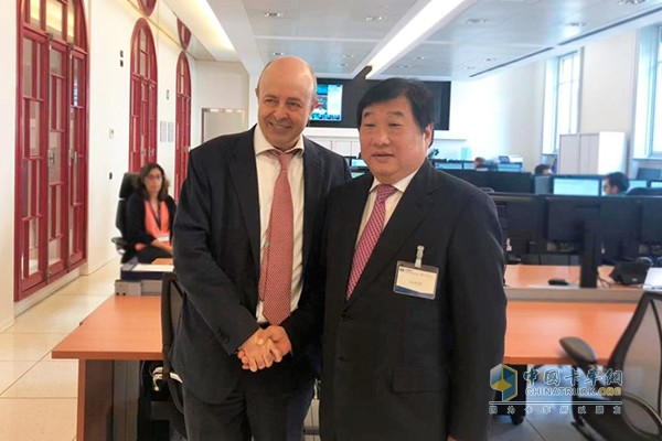 Tan Xuguang led a team to visit the Milan Stock Exchange