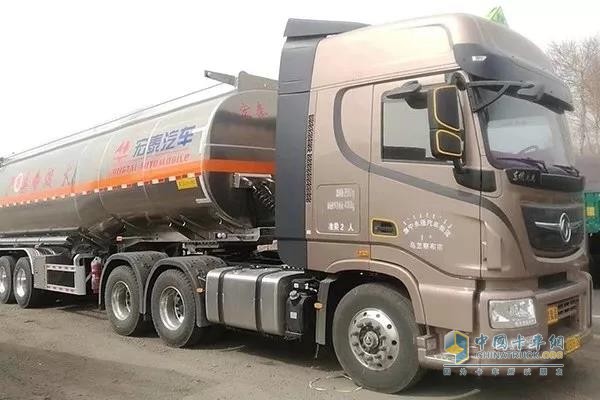 Dongfeng Tianlong equipped with Dongfeng Cummins ISZ engine