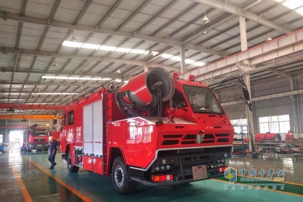 Fire truck with Yuchai YC6K engine