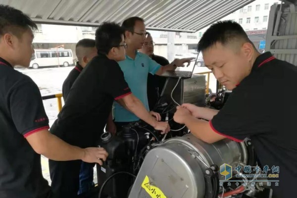 Dongfeng Cummins service skills contest competition country six engine practical training scene