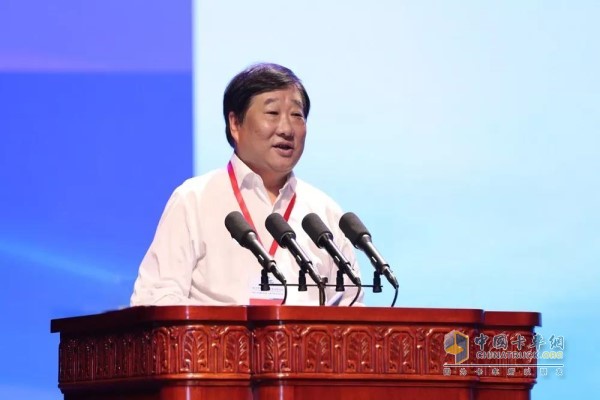 Tan Xuguang attended the summit forum and gave a keynote speech