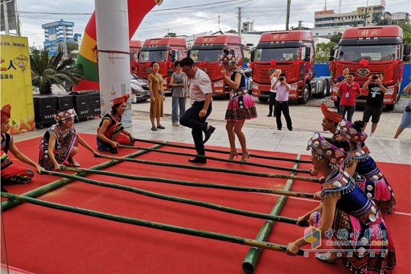 FAW Liberation with Guangxi Characteristic Bamboo Dance Dance Welcome