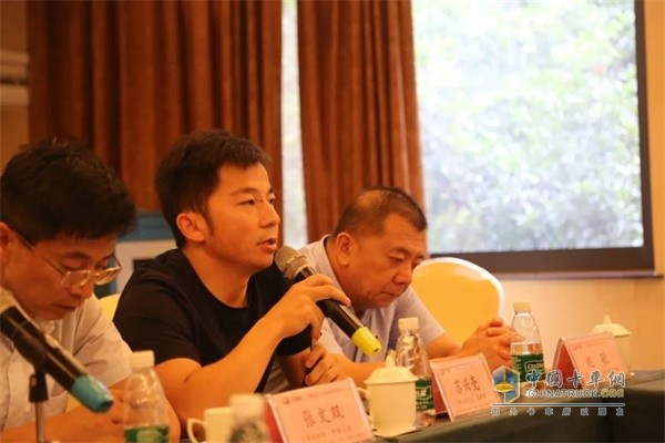 Su Xingliang, manager of the Commercial Bank of Hubei Province