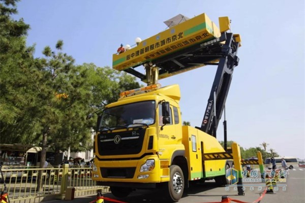 The Dongfeng Cummins Sixth Engine also helped the Huadeng Car to successfully complete the cleaning and overhaul of the Chinese lanterns.