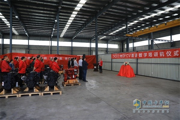 Dongfeng Cummins presented 40 sets of Guoliu teaching disassembly engine to Dongfeng Commercial Vehicle