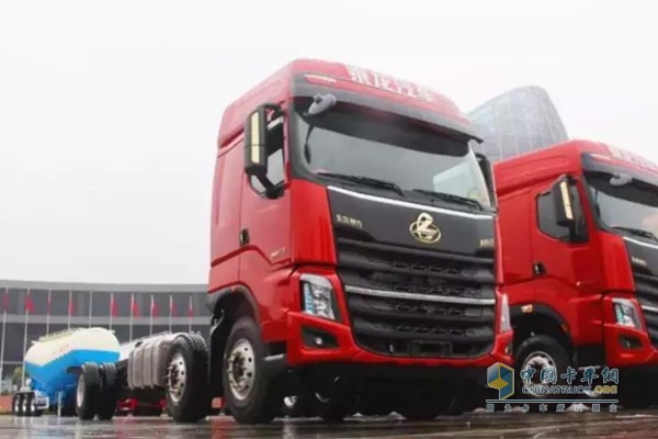 Dongfeng Liuqi with Cummins engine