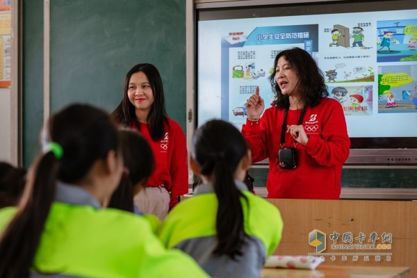 Bridgestone volunteers teach children about traffic safety