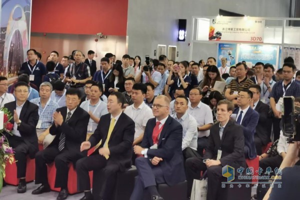 Yu Jianda, deputy general manager of Jiefang Power Dahao Company, gave a keynote speech entitled "Opportunities, Challenges and Responses to Engine Remanufacturing"