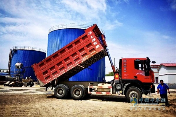 SAIC Hongyan Jieshi dump truck