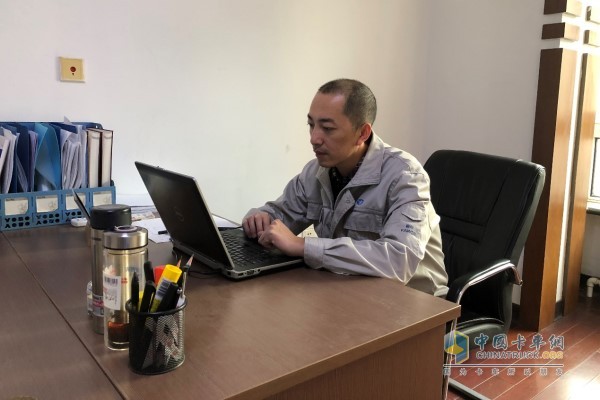 Zhang Haifeng at work