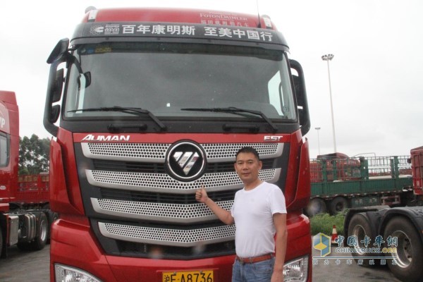 Mr. Zhou Jinwei, General Manager of China Railway Logistics Group Feibao Express Sichuan Company, praised Cummins version of Auman EST