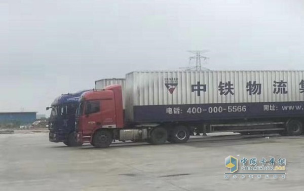 Cummins version of Auman vehicles used by China Railway Logistics Group
