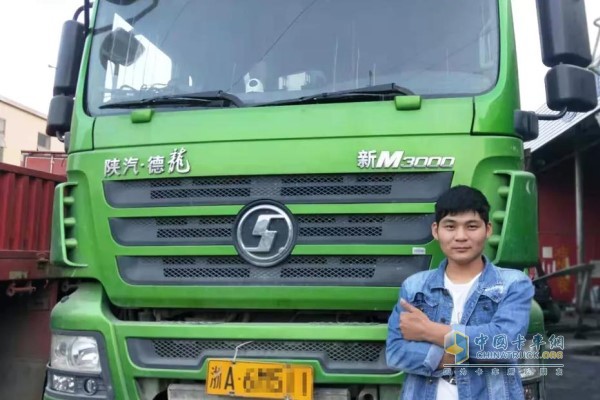 Dump truck driver likes the Weichai engine