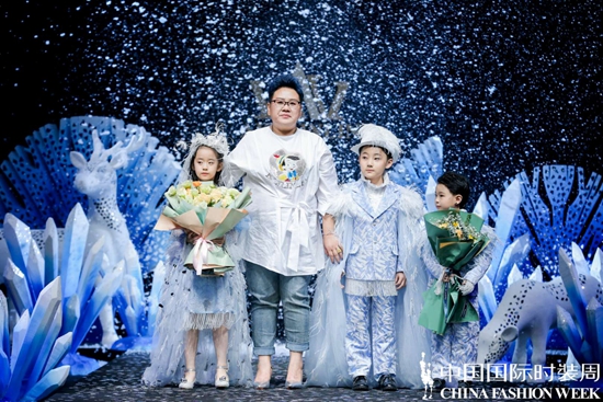 AIZILINLINÂ·Zhang Wen: "Frozen Spring Blossoms" kicks off the opening show of children's couture dresses at China International Fashion Week