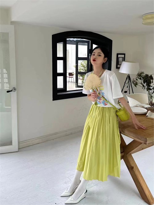Hua Siran's women's clothing temperament and dress to grasp the summer atmosphere