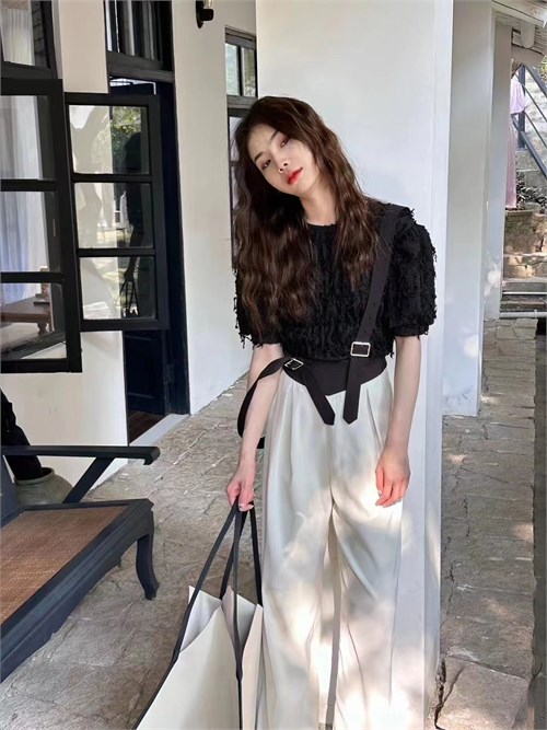Hua Siran's women's clothing temperament and dress to grasp the summer atmosphere
