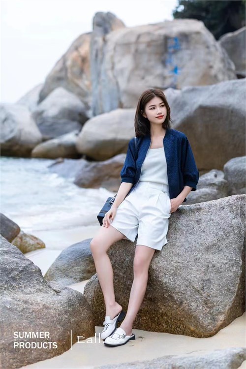 Yiao is approaching summer. Itâ€™s not easy to wear this kind of simple, fashionable and generous