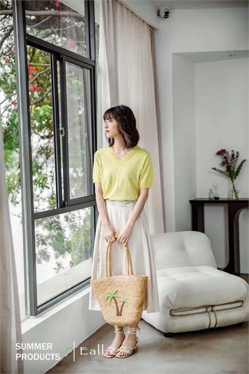 Yiao is approaching summer. Itâ€™s not easy to wear this kind of simple, fashionable and generous