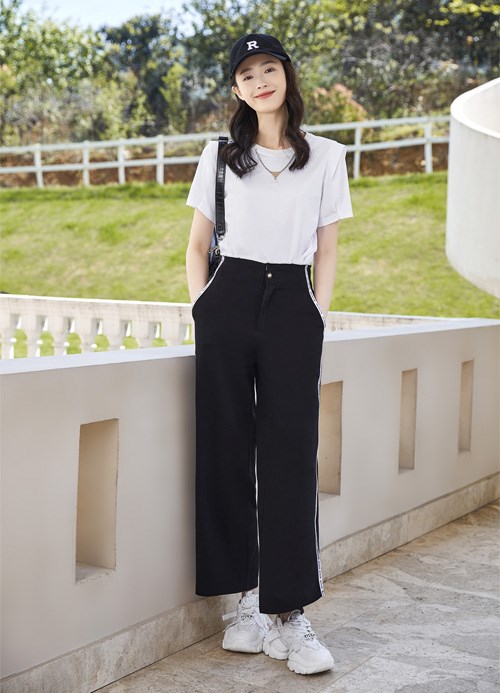 These refreshing outfits satisfy the summer fashion sense