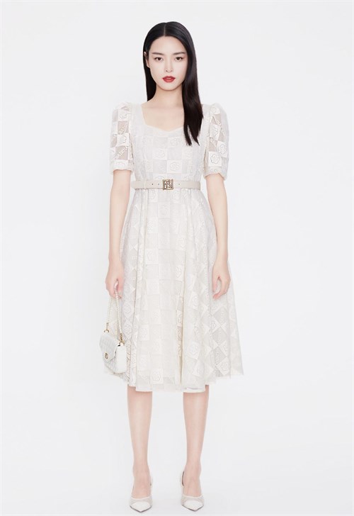 Jixian, elegant commuting, dressed in such a fashionable and generous manner, confident style
