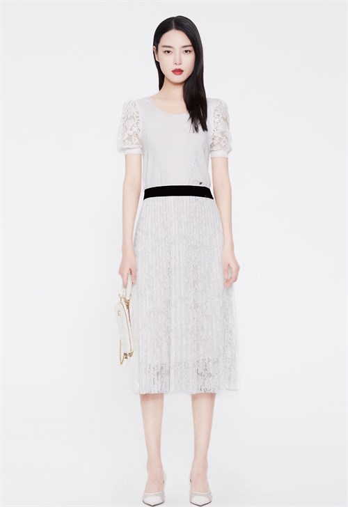Jixian, elegant commuting, dressed in such a fashionable and generous manner, confident style