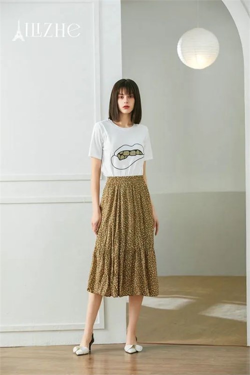 Alizhe - A must-have summer T-shirt that’s both stylish and practical
