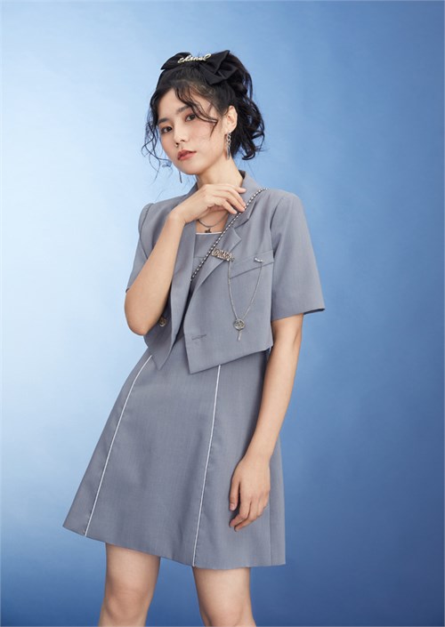City wardrobe, donâ€™t be too dull for commuting, and wear this way to reduce your age