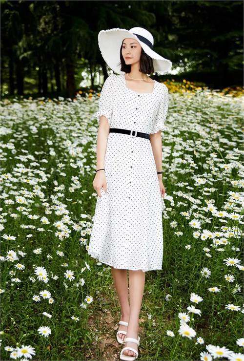 Another stunning creation from Zhiyi that perfectly captures the balance between tradition and innovation.