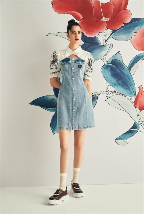 Bishu Daifu’s retro-inspired dress