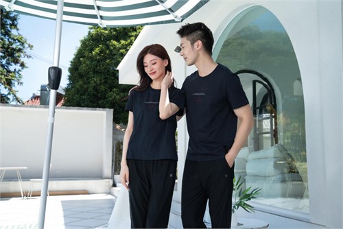 Another sleek black outfit by Oulinya