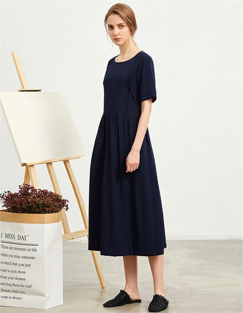 One centimeter 1cm commuting outfit, it is comfortable and simple and fashionable