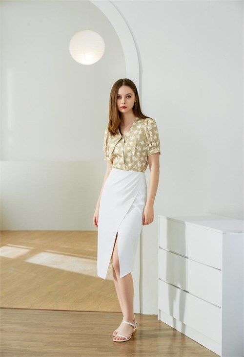 Alizhe, refreshing and simple elegant style, confident and beautiful