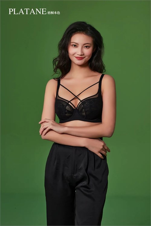 The true colors of Wutong, big breasts and small memories, the light and thin appearance in summer