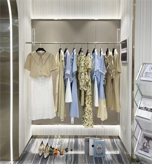 Right Cube Women's Clothing Store Starts a Urban Fashion Journey