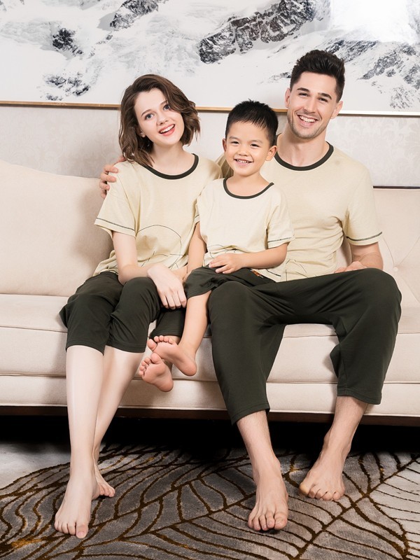 å°ç”·å­©è´´å¿ƒç¡è¡£æ€Žä¹ˆé€‰ï¼Ÿæ¸©é¦¨äº²å­ç¡è¡£ä½ ä¹°äº†å—