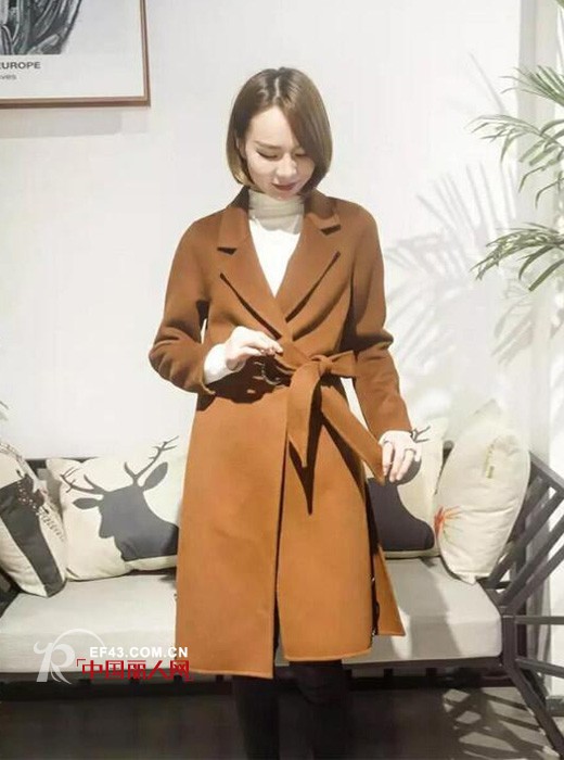 å¤§çº¢è‰²ç¾½ç»’æœå¥½çœ‹å— å¡å…¶è‰²å¤§è¡£é€‚åˆä»€ä¹ˆå†…æ­