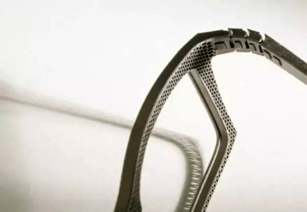 How does metal 3D printing affect the fashion and luxury industries?