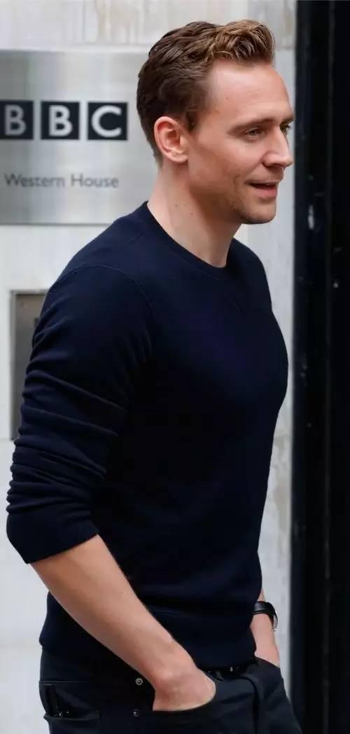 Men Wearing Cashmere (1): Tom Hiddleston