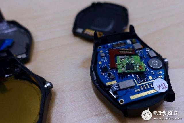 Analyze gestures to control the secrets of smart watches